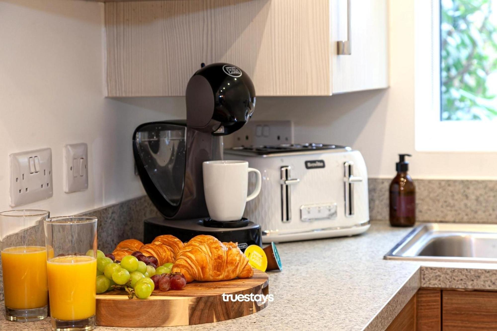 Ambassador House By Truestays - Luxury 4 Bedroom House In Stoke-On-Trent Etruria エクステリア 写真