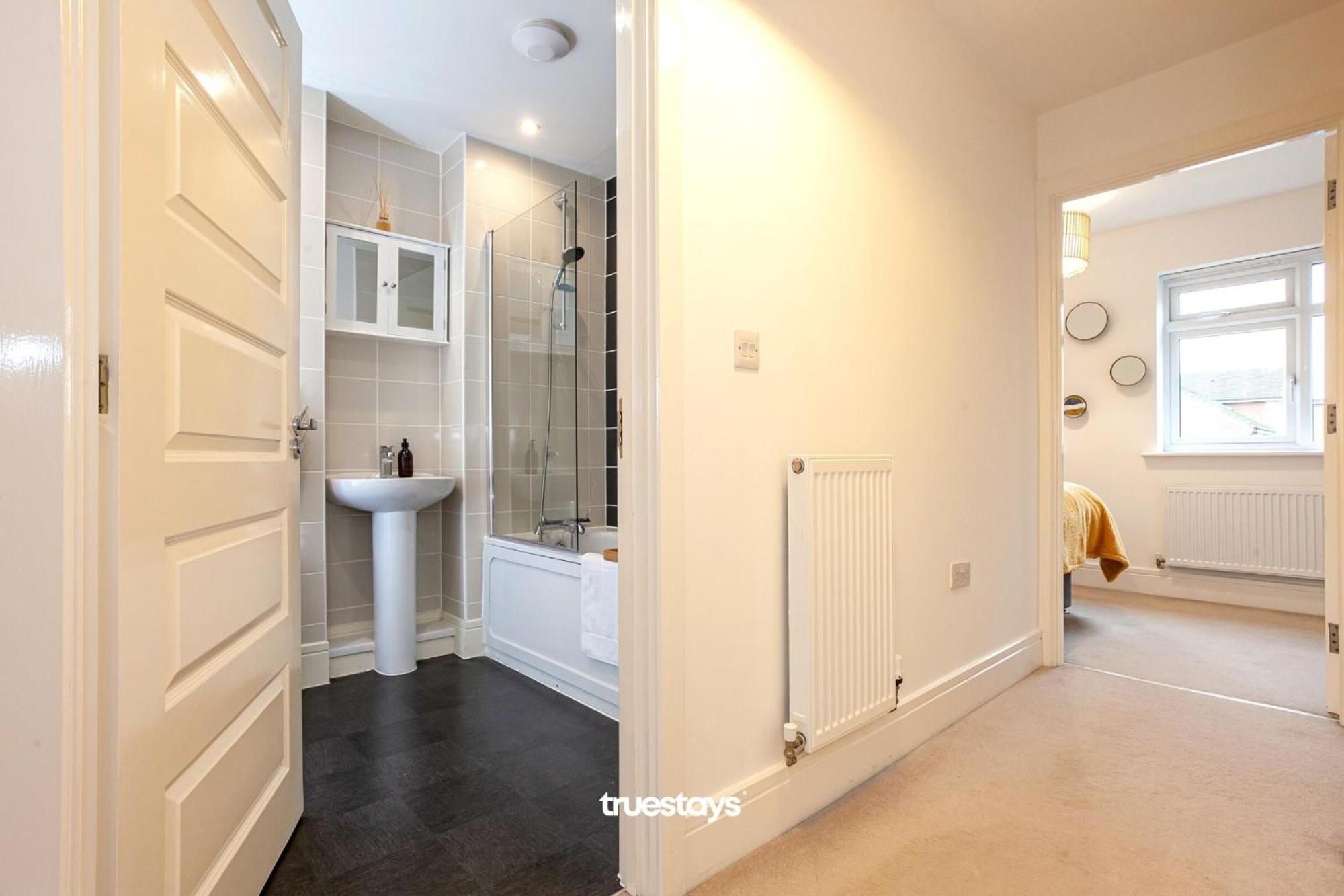 Ambassador House By Truestays - Luxury 4 Bedroom House In Stoke-On-Trent Etruria エクステリア 写真