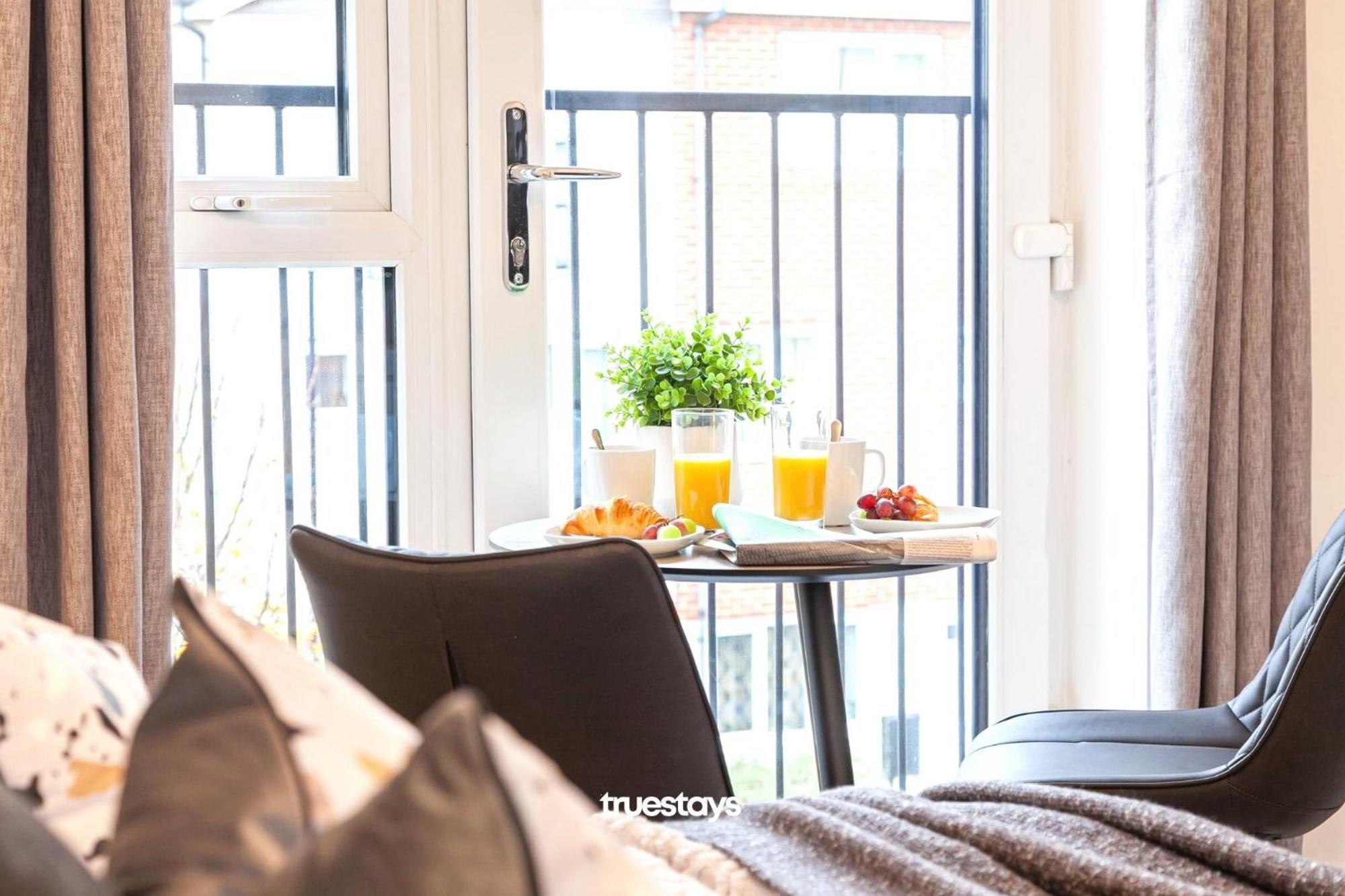 Ambassador House By Truestays - Luxury 4 Bedroom House In Stoke-On-Trent Etruria エクステリア 写真