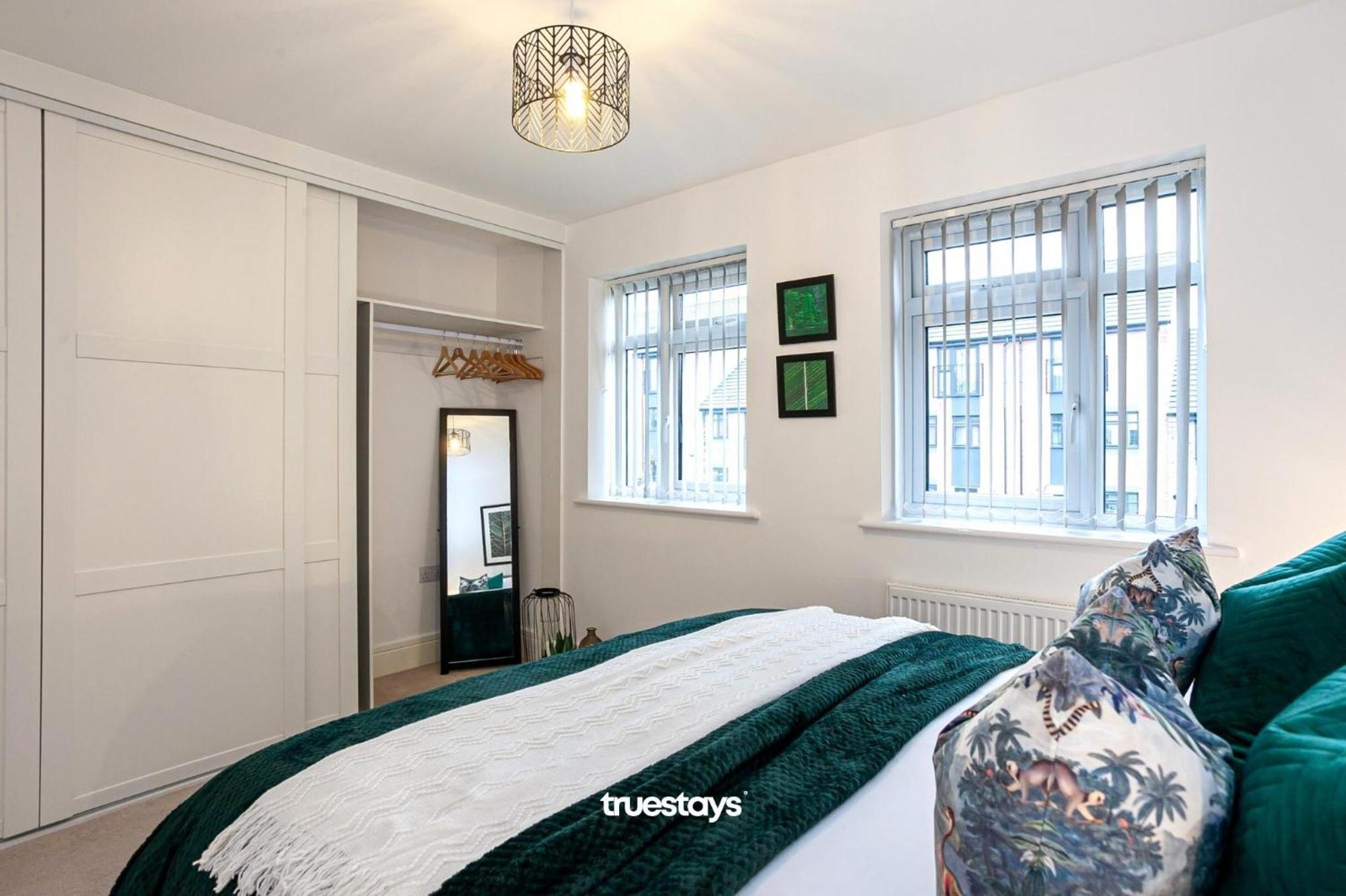 Ambassador House By Truestays - Luxury 4 Bedroom House In Stoke-On-Trent Etruria エクステリア 写真