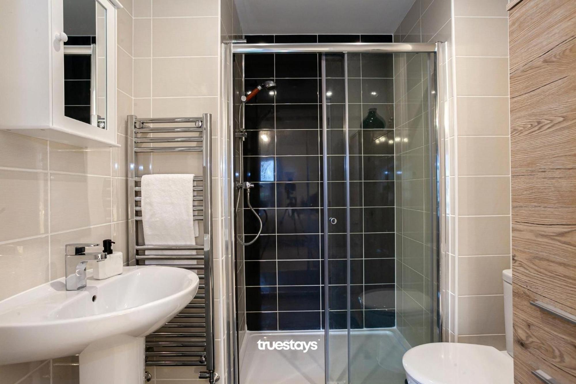 Ambassador House By Truestays - Luxury 4 Bedroom House In Stoke-On-Trent Etruria エクステリア 写真