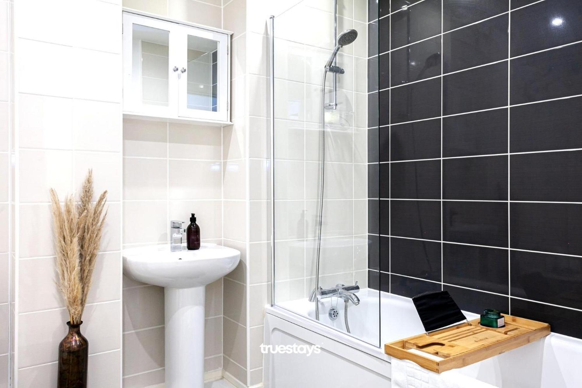 Ambassador House By Truestays - Luxury 4 Bedroom House In Stoke-On-Trent Etruria エクステリア 写真