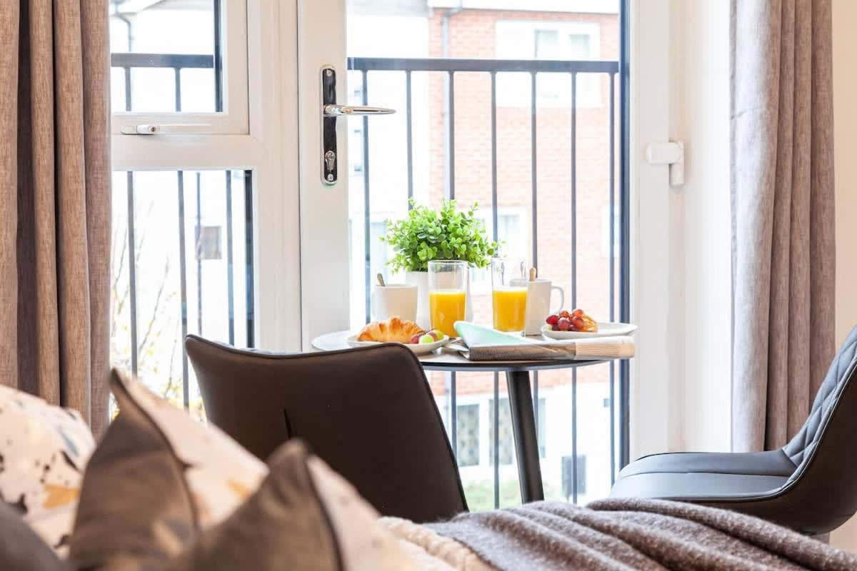 Ambassador House By Truestays - Luxury 4 Bedroom House In Stoke-On-Trent Etruria エクステリア 写真