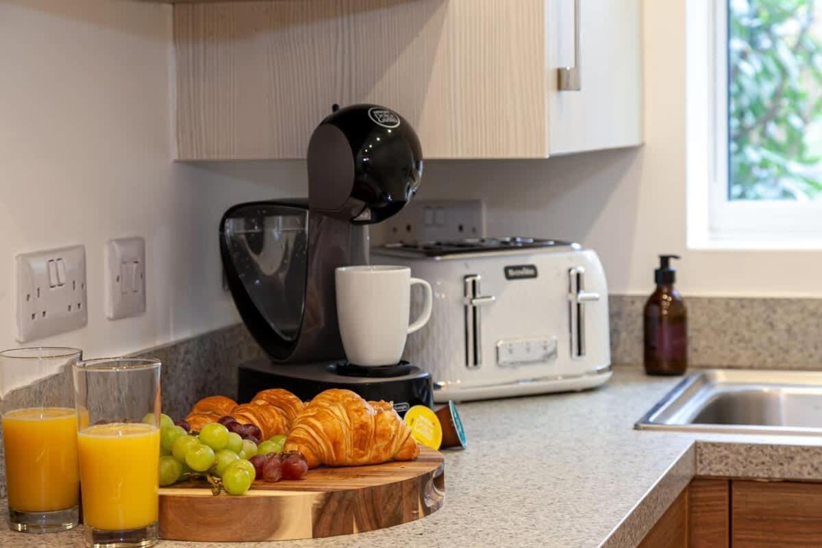 Ambassador House By Truestays - Luxury 4 Bedroom House In Stoke-On-Trent Etruria エクステリア 写真