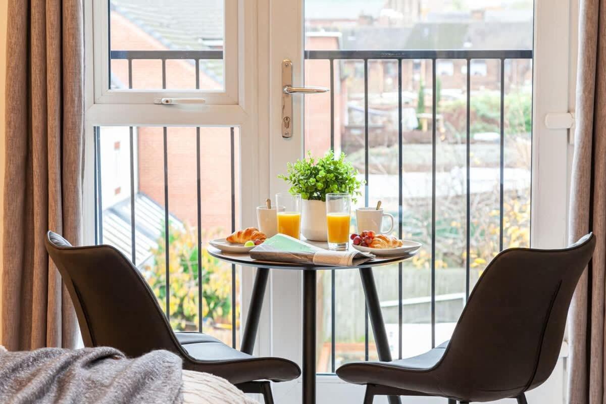 Ambassador House By Truestays - Luxury 4 Bedroom House In Stoke-On-Trent Etruria エクステリア 写真